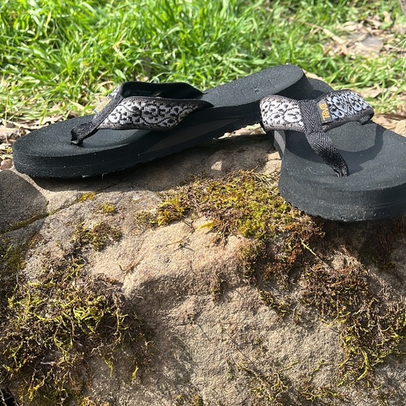 Tevas - Picture 2 of 3